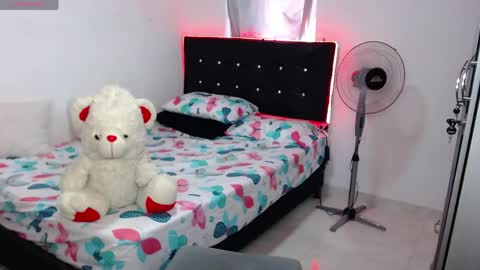Snapshot of isadora_conde1_ chatting on May 27, 9:23 pm isadora online show from May 27, 9:23 pm