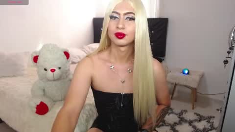 isadora online show from July 12, 1:02 pm