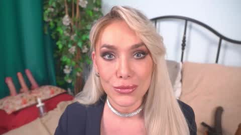 isadoradunkan online show from March 3, 7:53 pm