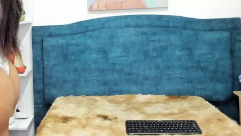 Isabel online show from April 22, 12:28 pm