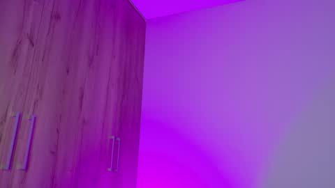 Isabella Hilton online show from March 12, 11:16 am