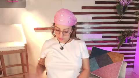 Snapshot of isamoon_ chatting on July 18, 12:42 pm Isa online show from July 18, 12:42 pm