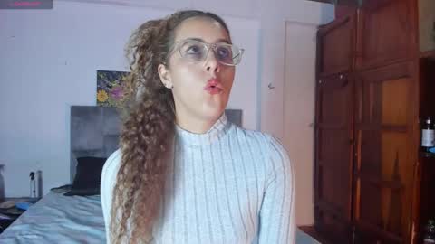 Isabela  online show from September 17, 3:52 am