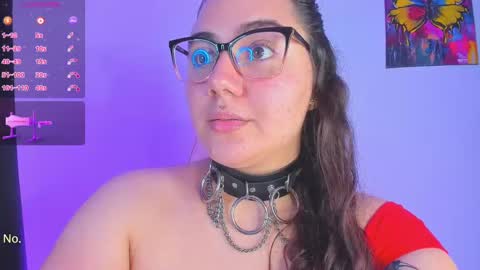 Snapshot of isarhodes_ chatting on December 13, 10:34 pm Isa online show from December 13, 10:34 pm