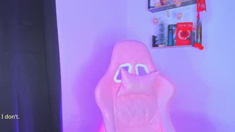 Snapshot of isarhodes_ chatting on December 14, 1:39 am Isa online show from December 14, 1:39 am