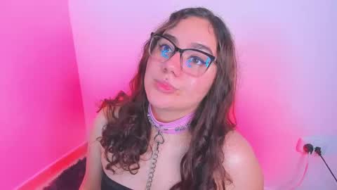 Snapshot of isarhodes_ chatting on January 2, 12:55 am Isa online show from January 2, 12:55 am