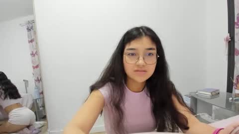 Isa Suarez online show from March 2, 6:15 pm