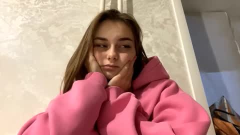 Snapshot of isauratorkelson chatting on November 11, 5:07 am Issa online show from November 11, 5:07 am