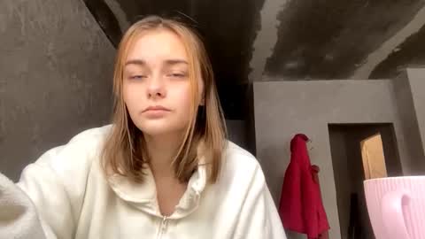 Snapshot of isauratorkelson chatting on November 16, 9:59 am Issa online show from November 16, 9:59 am