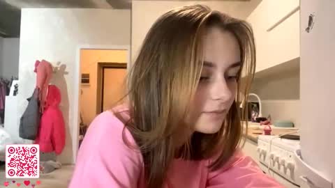 Snapshot of isauratorkelson chatting on November 26, 8:32 pm Issa online show from November 26, 8:32 pm