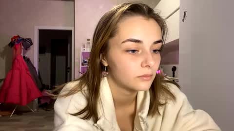 Snapshot of isauratorkelson chatting on December 4, 1:04 am Issa online show from December 4, 1:04 am