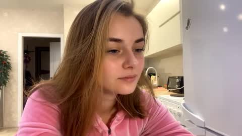 Snapshot of isauratorkelson chatting on December 17, 5:13 am Issa online show from December 17, 5:13 am