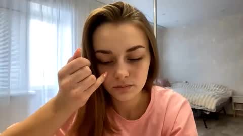 Snapshot of isauratorkelson chatting on March 4, 8:09 am Issa online show from March 4, 8:09 am