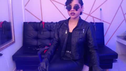 Snapshot of ise_lunny chatting on June 20, 4:04 am isabela online show from June 20, 4:04 am