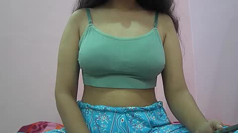 Snapshot of ishika_singh_ chatting on October 16, 2:23 am ishika_singh_ online show from October 16, 2:23 am