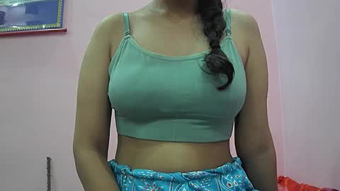 Snapshot of ishika_singh_ chatting on October 20, 1:28 am ishika_singh_ online show from October 20, 1:28 am