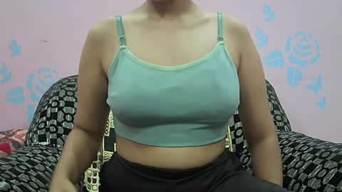 Snapshot of ishika_singh_ chatting on April 24, 1:30 am ishika_singh_ online show from April 24, 1:30 am