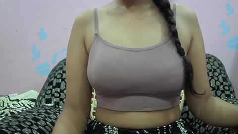 Snapshot of ishika_singh_ chatting on July 27, 1:45 am ishika_singh_ online show from July 27, 1:45 am