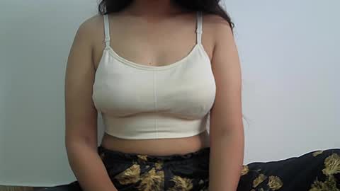 Snapshot of ishika_singh_ chatting on August 7, 10:50 am ishika_singh_ online show from August 7, 10:50 am