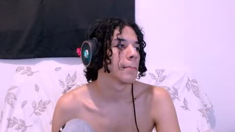Snapshot of isidroglasc chatting on July 9, 11:42 pm Isidro online show from July 9, 11:42 pm