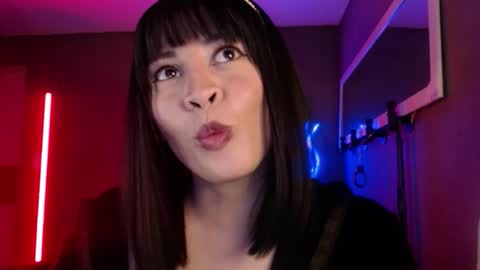 Snapshot of isis_diosa chatting on November 7, 5:46 pm Ana Maria online show from November 7, 5:46 pm