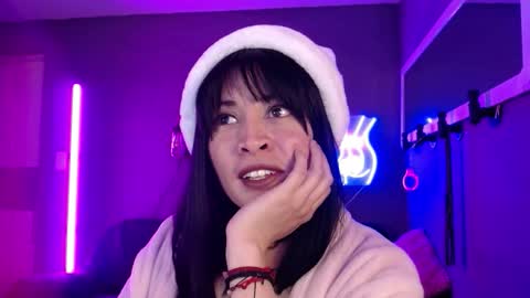 Snapshot of isis_diosa chatting on December 1, 9:53 pm Ana Maria online show from December 1, 9:53 pm