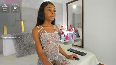 Snapshot of isisbrown_ chatting on June 2, 7:49 pm ISIS online show from June 2, 7:49 pm