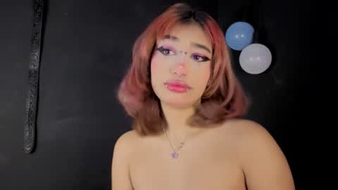 Snapshot of isisjones18 chatting on October 4, 9:40 am Isisjones18 online show from October 4, 9:40 am