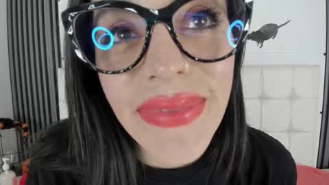 Isis Noir online show from October 30, 7:14 pm