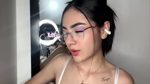 Snapshot of islacole chatting on October 27, 12:04 am Cute Isla  online show from October 27, 12:04 am