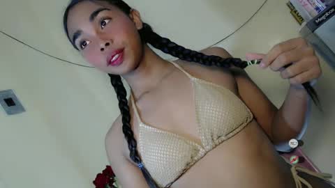 Snapshot of island_girlxxx chatting on June 19, 12:42 pm Alona online show from June 19, 12:42 pm