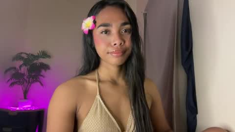 Snapshot of island_girlxxx chatting on July 14, 10:43 am Alona online show from July 14, 10:43 am
