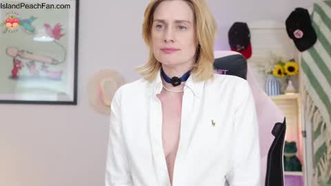 Lou  Peaches online show from May 15, 2:13 pm