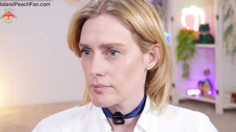 Lou  Peaches online show from June 6, 2:11 pm