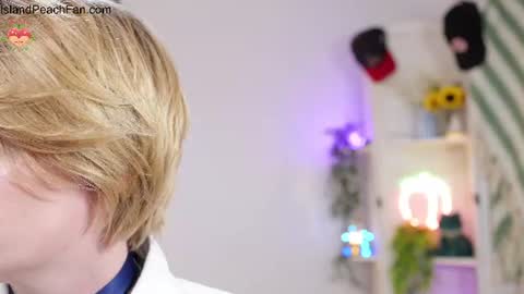 Lou  Peaches online show from July 16, 8:04 pm
