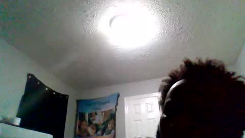 Snapshot of islandmaker chatting on May 8, 2:06 am islandmaker online show from May 8, 2:06 am
