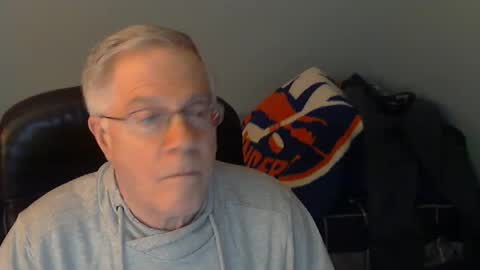 Snapshot of islesman22 chatting on January 1, 3:23 am islesman22 online show from January 1, 3:23 am