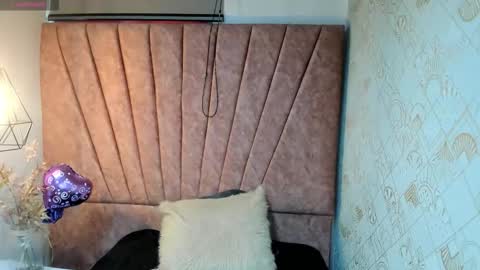 ISSA MILF online show from October 12, 12:04 pm