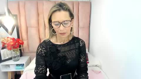 ISSA MILF online show from July 16, 4:13 pm
