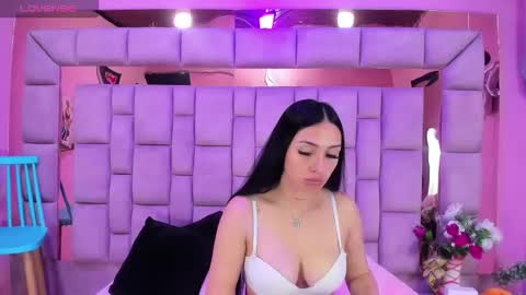 Snapshot of issabela_mackey_ chatting on December 17, 3:56 am issabela_mackey_ online show from December 17, 3:56 am