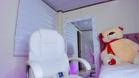 Isa  online show from February 3, 8:57 am