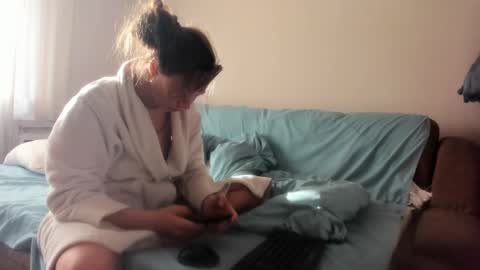 Issabelle online show from February 23, 6:39 am