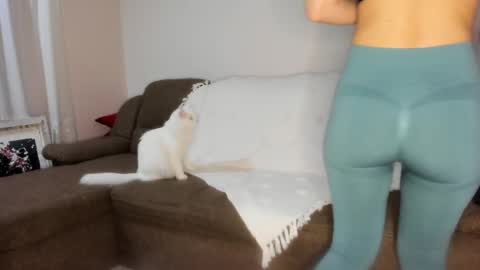 Issabelle online show from February 28, 6:43 am