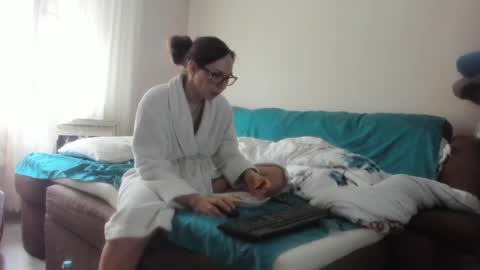 Issabelle online show from March 12, 6:29 am