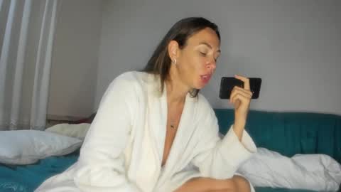 Issabelle online show from September 15, 5:40 am