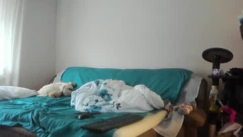 Issabelle online show from October 6, 6:11 am