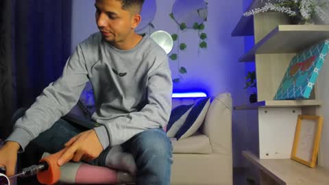 Issac online show from December 21, 5:25 am