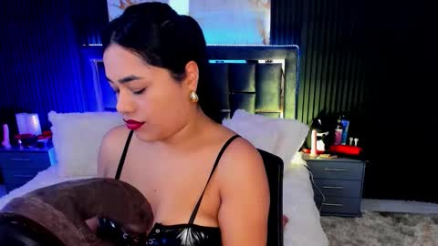 Issafoxx online show from November 20, 12:05 pm