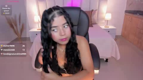 issi_loren online show from September 23, 6:33 pm