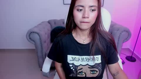 issi_loren online show from October 25, 3:29 pm